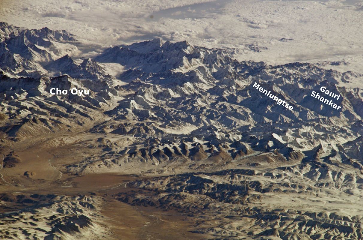 08-2 Nasa ISS008-E-13321 Cho Oyu, Gauri Shankar and Menlungtse From North with labels Nasa has taken some excellent photos over the years. Here is a view from the northwest spanning Cho Oyu, Gauri Shankar and Menlungtse.